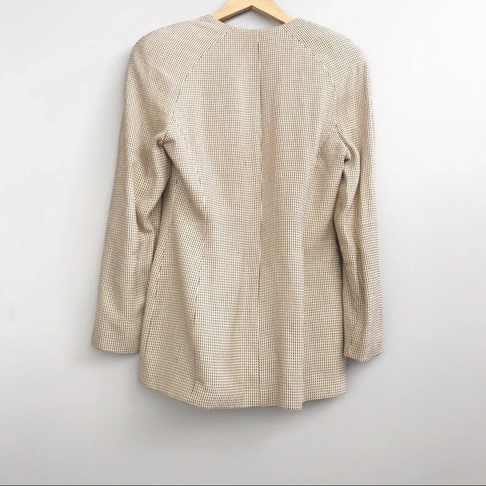 Elegant Cream Women's Blazer - Picture 5 of 8